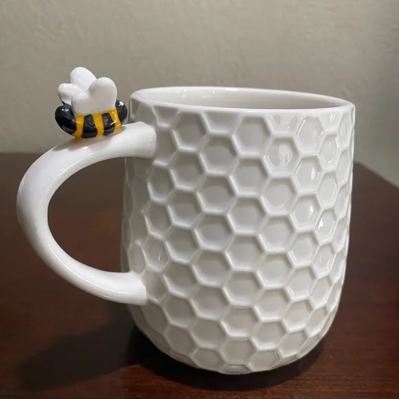 White Ceramic Mug with an Embossed Honeycomb Texture, Featuring BE GRATEFUL - Picture 5 of 7